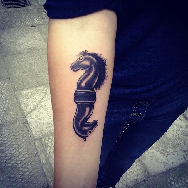 tatuaje caballo 151