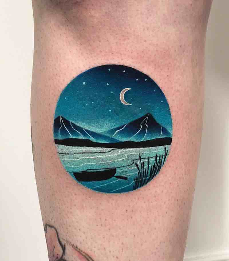 Un tatuaje de montaña bastante interesante Un tatuaje de montaña bastante interesante