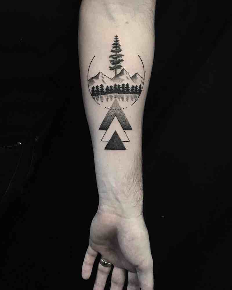Un tatuaje de montaña bastante bueno Un tatuaje de montaña bastante bueno