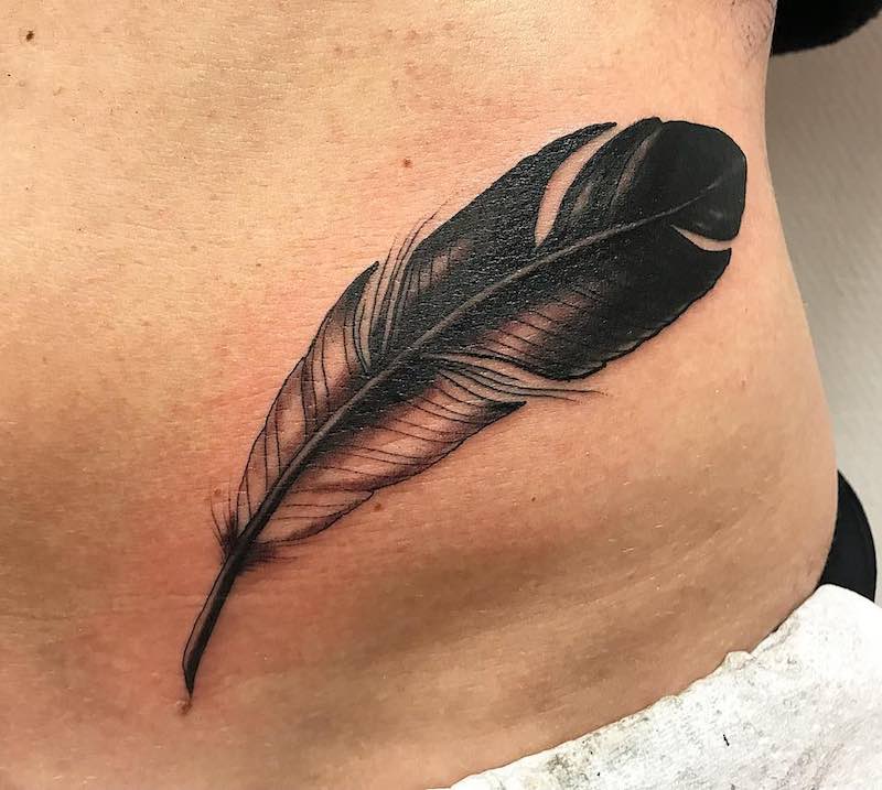 Tatuaje de pluma perfecto para hombre y mujer Tatuaje de pluma perfecto para hombre y mujer