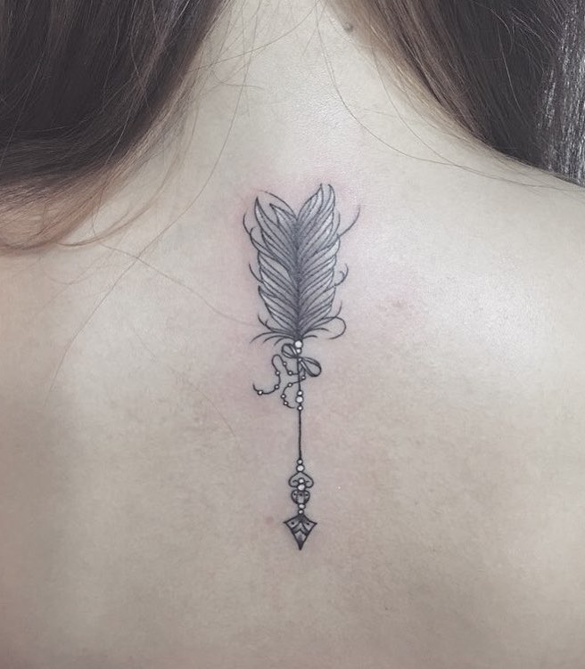 Fantástico Tatuaje de pluma Fantástico Tatuaje de pluma