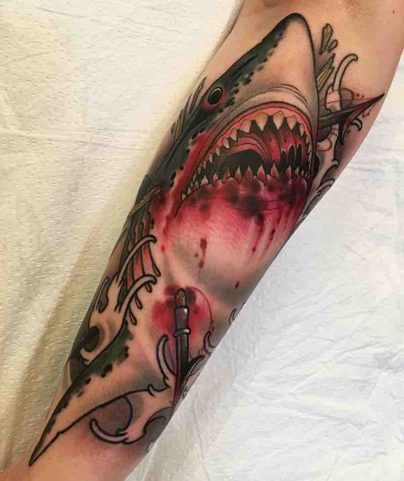Fantástico tatuaje de tiburón Fantástico tatuaje de tiburón