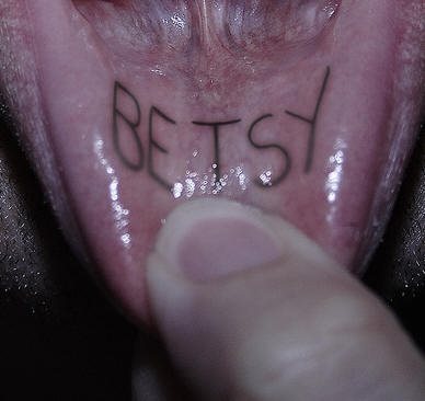 102-labio-inferior-tattoo