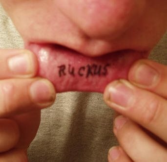 111-labio-inferior-tattoo