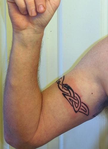 125-nudo-lazo-tattoo