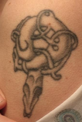 147-nudo-lazo-tattoo