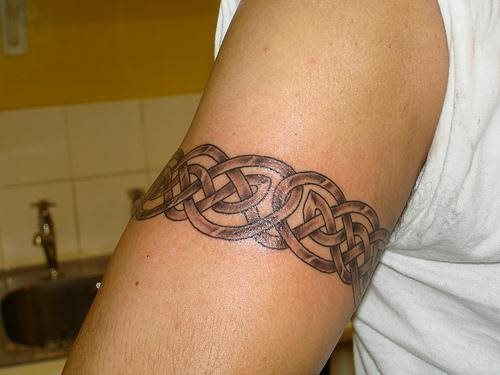 110-nudo-lazo-tattoo