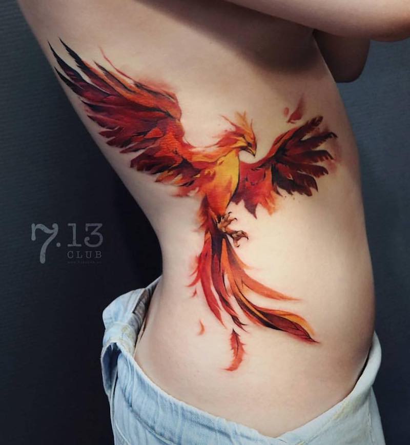 Un tatuaje de fénix moderno Un tatuaje de fénix moderno