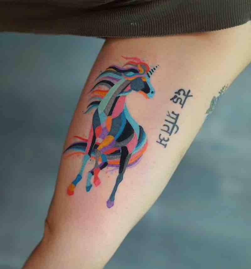 Un tatuaje de unicornio bastante bueno Un tatuaje de unicornio bastante bueno