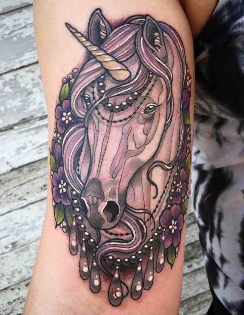 Perfecto tatuaje de unicornio Perfecto tatuaje de unicornio