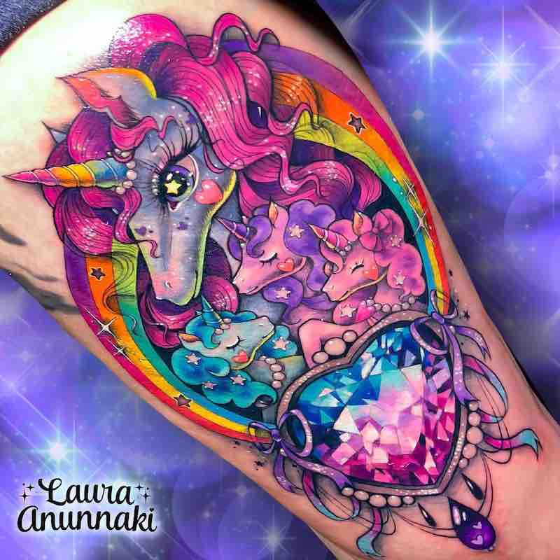 Un tatuaje de unicornio bastante bueno Un tatuaje de unicornio bastante bueno