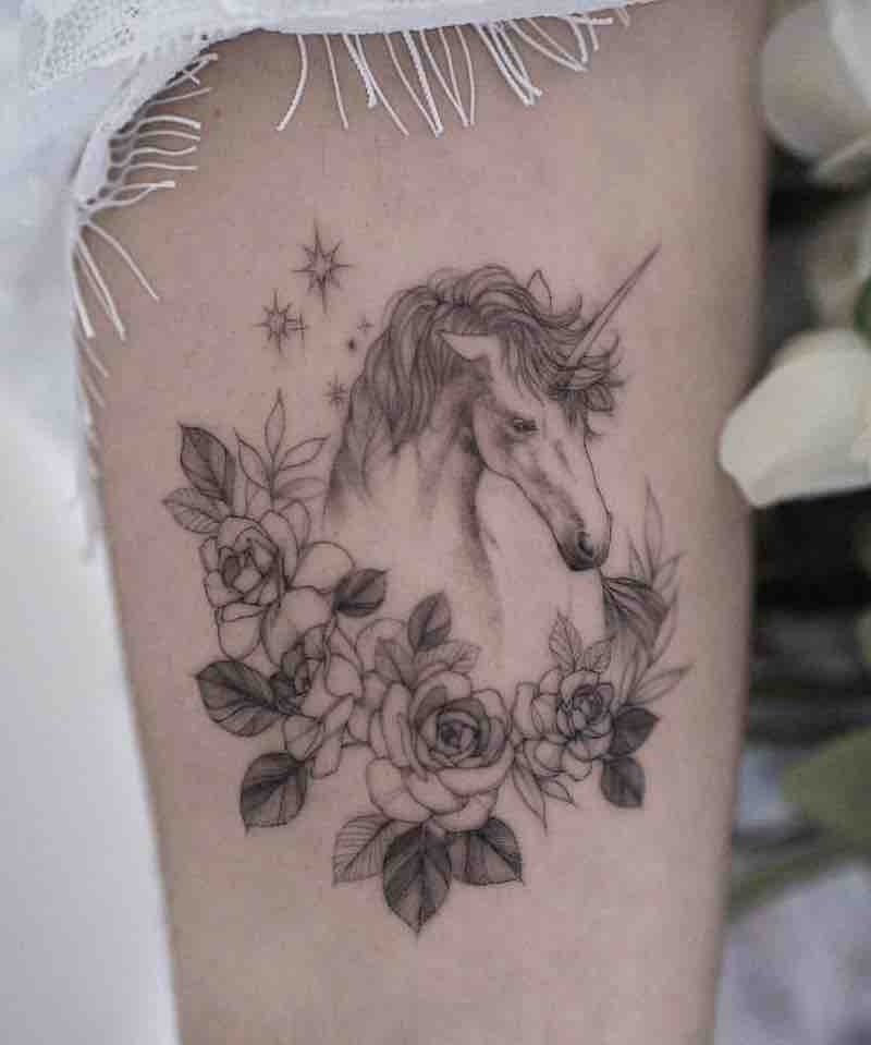 Fantástico tatuaje de unicornio Fantástico tatuaje de unicornio