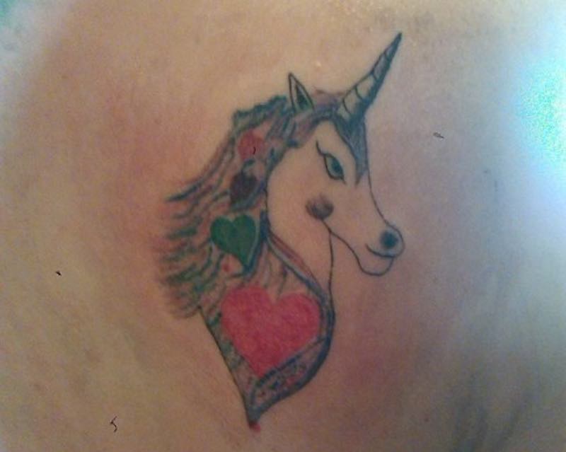 Un tatuaje de unicornio actual Un tatuaje de unicornio actual