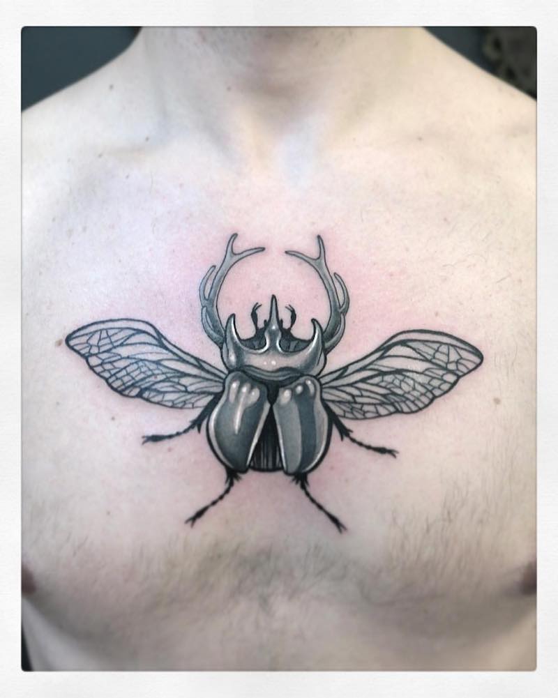 Un tatuaje de escarabajo muy interesante Un tatuaje de escarabajo muy interesante