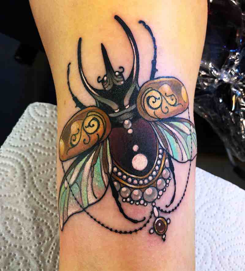 Un tatuaje de escarabajo bastante bueno Un tatuaje de escarabajo bastante bueno