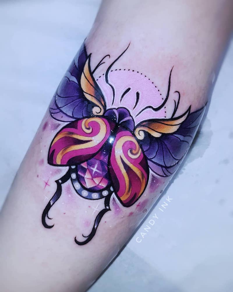 Un tatuaje de escarabajo bastante bueno Un tatuaje de escarabajo bastante bueno
