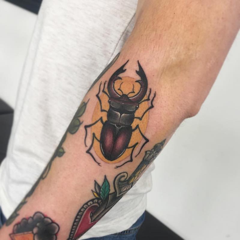 Increible tatuaje de escarabajo Increible tatuaje de escarabajo