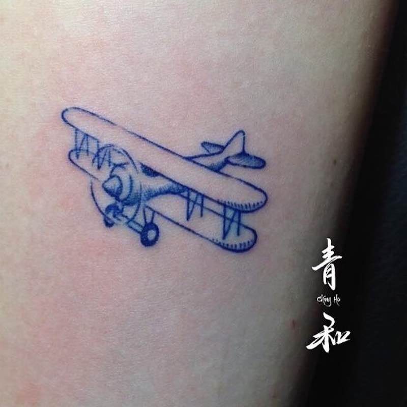 tatuaje de avión perfecto para mujeres tatuaje de avión perfecto para mujeres