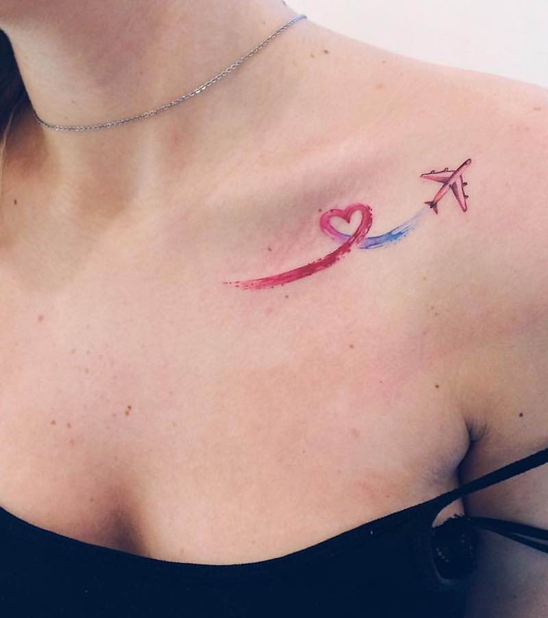 Un tatuaje de avión muy interesante Un tatuaje de avión muy interesante