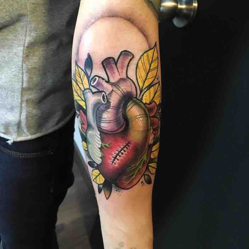 Un tatuaje de corazón bastante interesante Un tatuaje de corazón bastante interesante