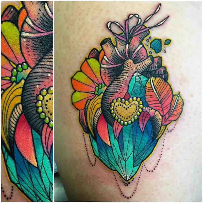 Un tatuaje de corazón actual Un tatuaje de corazón actual