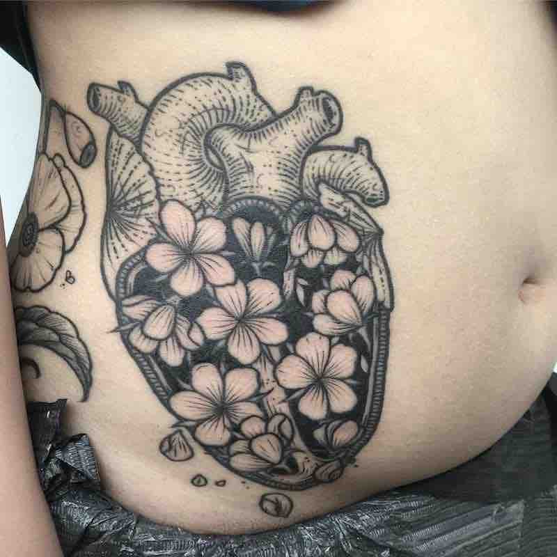 Un tatuaje de corazón bastante bueno Un tatuaje de corazón bastante bueno