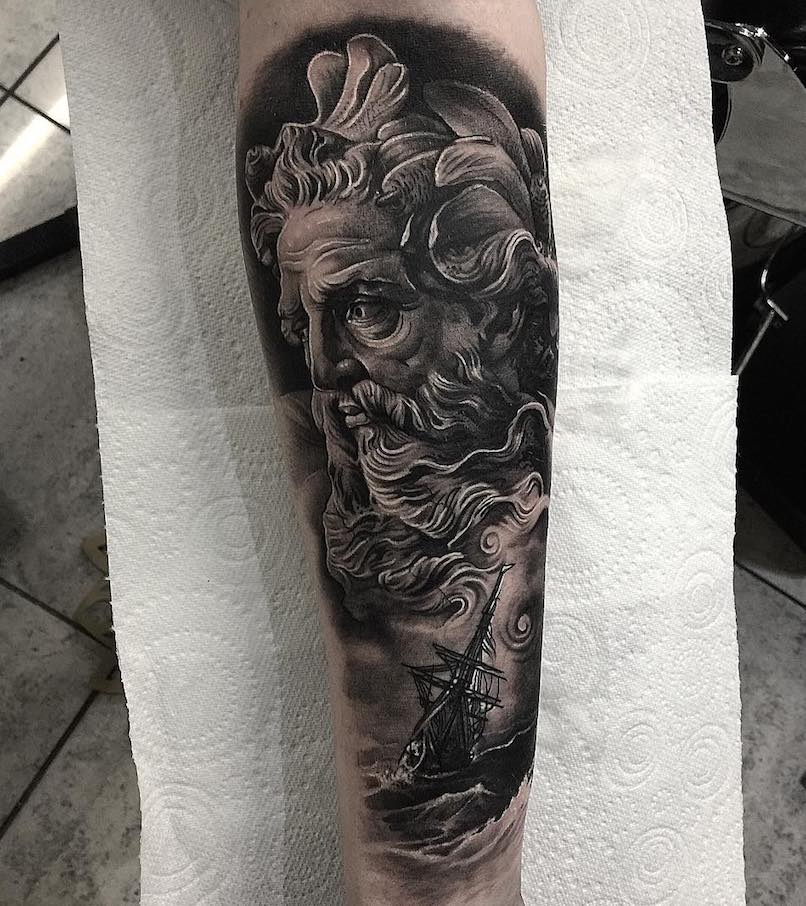 Un tatuaje de Poseidón bastante interesante Un tatuaje de Poseidón bastante interesante