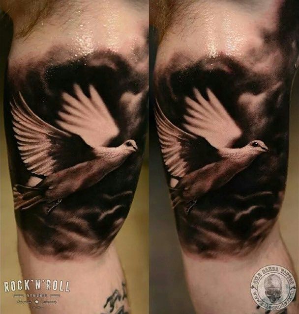 Un tatuaje de paloma bastante interesante Un tatuaje de paloma bastante interesante