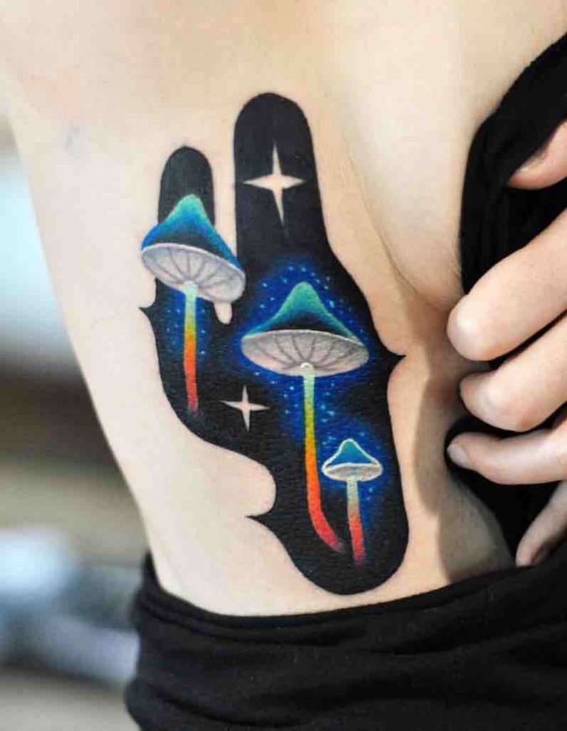 Un tatuaje de seta moderno e interesante Un tatuaje de seta moderno e interesante