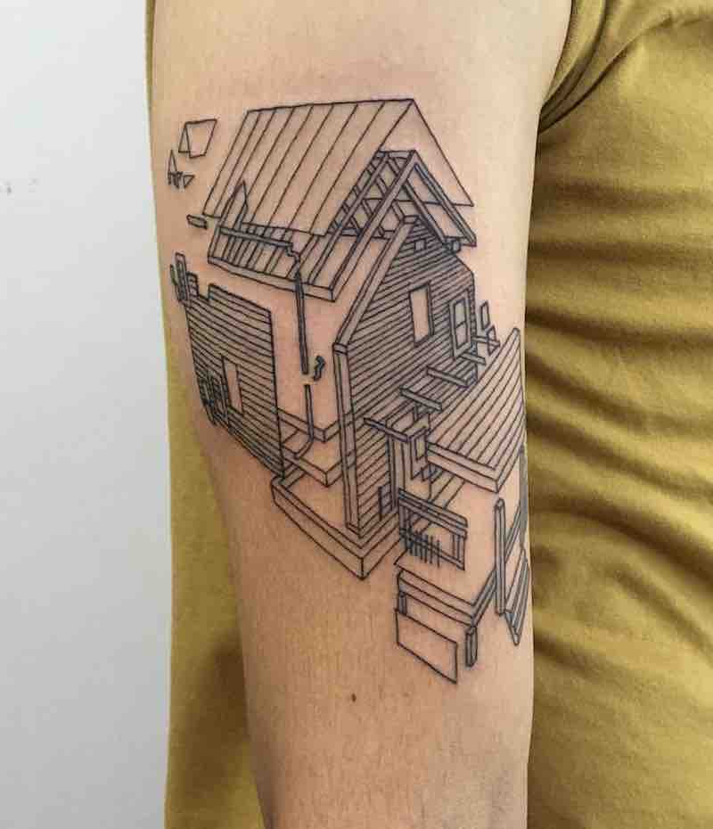 Mujer con un tatuaje de casa Mujer con un tatuaje de casa