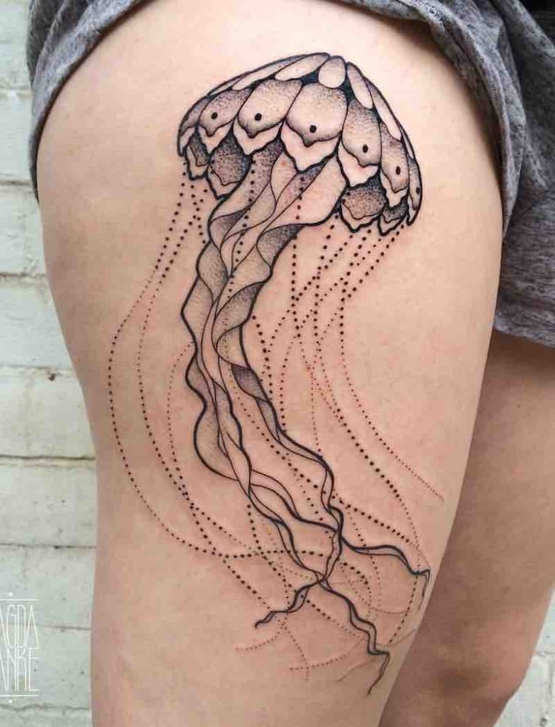 Un tatuaje de medusa muy interesante Un tatuaje de medusa muy interesante