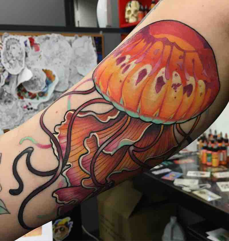 Un tatuaje de medusa bastante bueno Un tatuaje de medusa bastante bueno