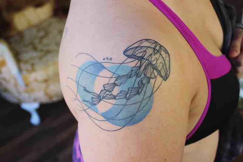 tatuaje de medusa perfecto para mujeres y hombres tatuaje de medusa perfecto para mujeres y hombres