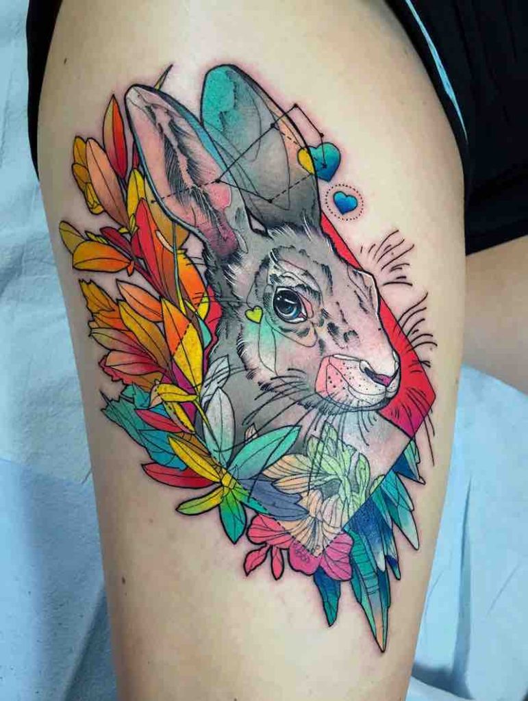 Un tatuaje de conejo moderno e interesante Un tatuaje de conejo moderno e interesante
