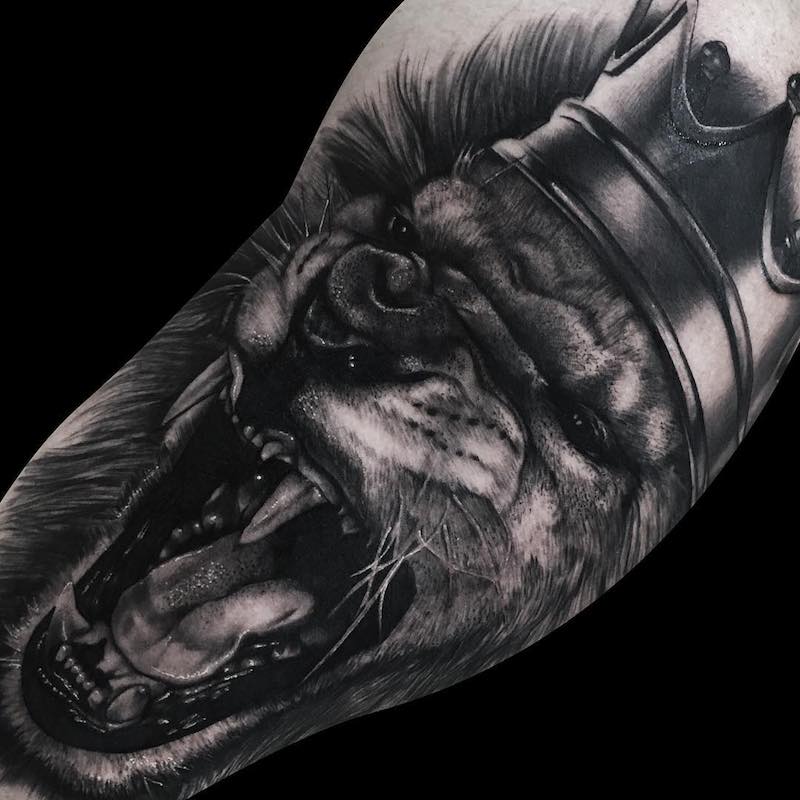 tatuaje de león perfecto para mujeres tatuaje de león perfecto para mujeres