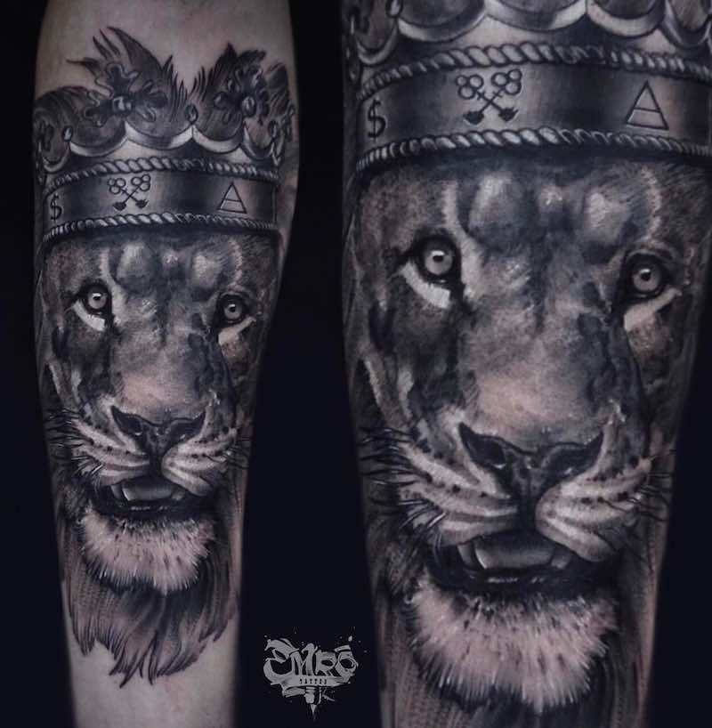 Increible tatuaje de león Increible tatuaje de león