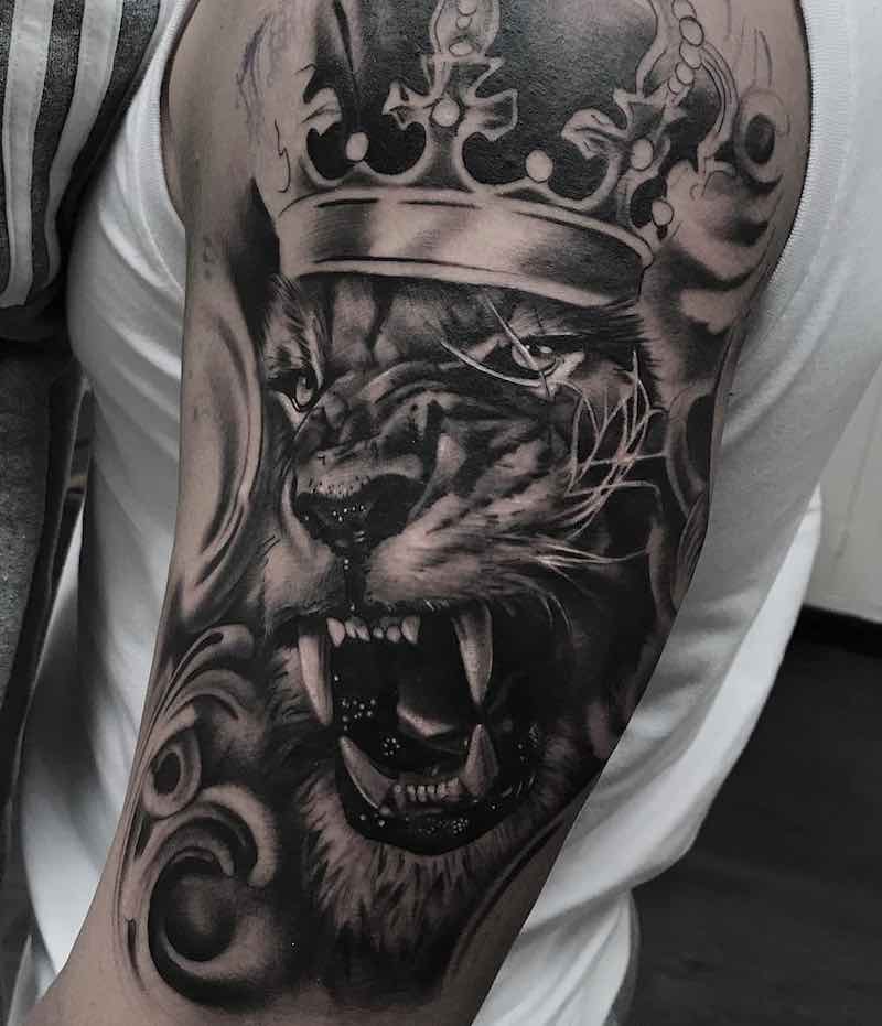 Un tatuaje de león de este año Un tatuaje de león de este año