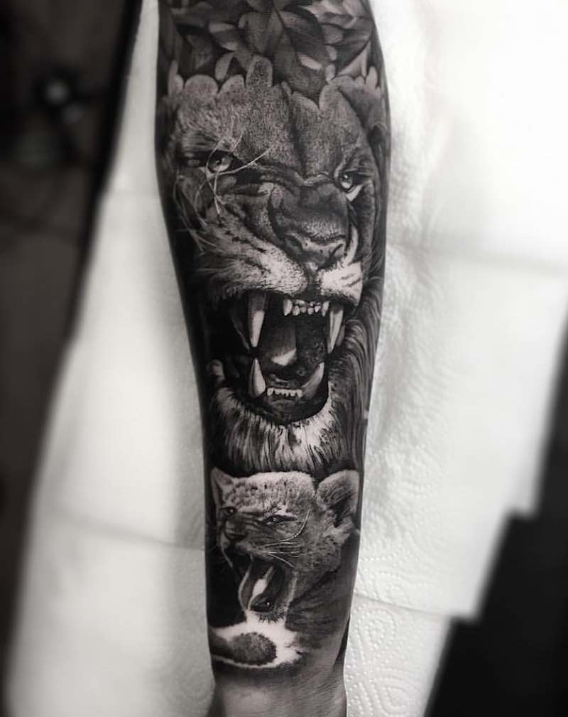 Fantástico tatuaje de león Fantástico tatuaje de león