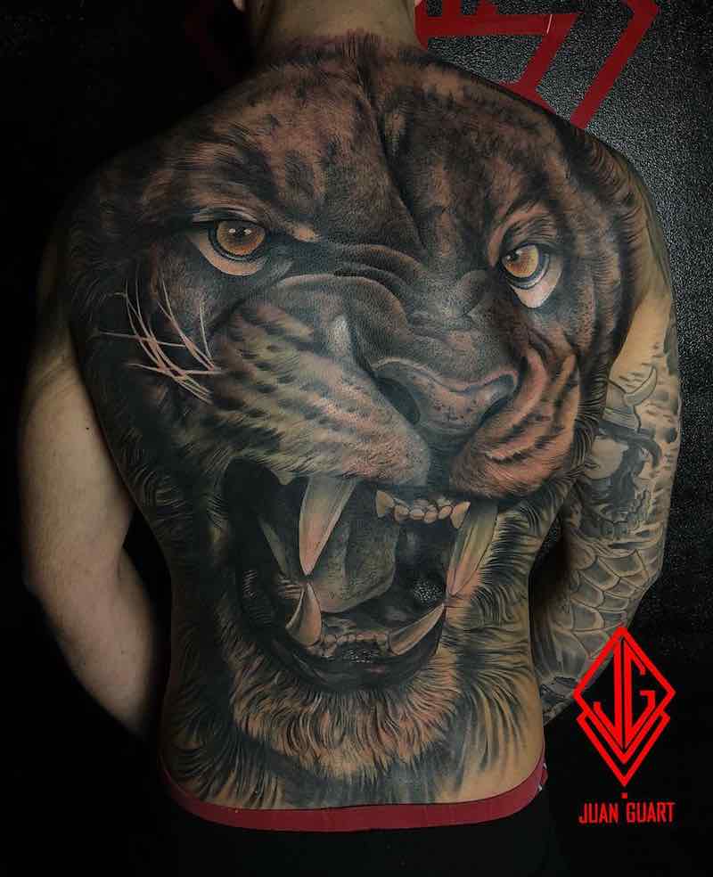 Un tatuaje de león muy interesante Un tatuaje de león muy interesante