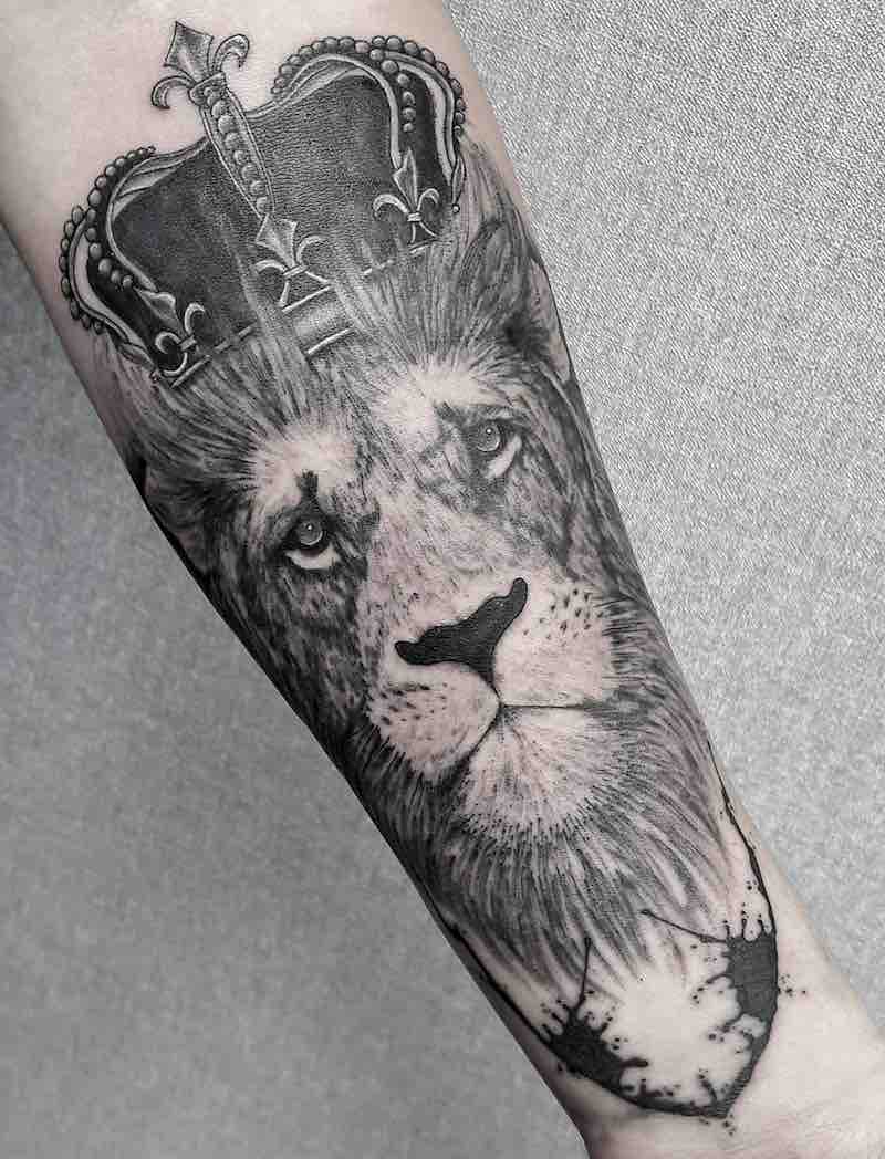 tatuaje de león para mujeres tatuaje de león para mujeres