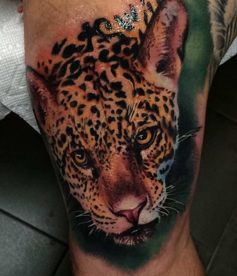 Un tatuaje de jaguar moderno Un tatuaje de jaguar moderno