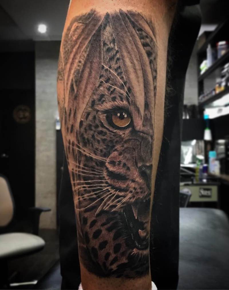 Un tatuaje de jaguar muy interesante Un tatuaje de jaguar muy interesante