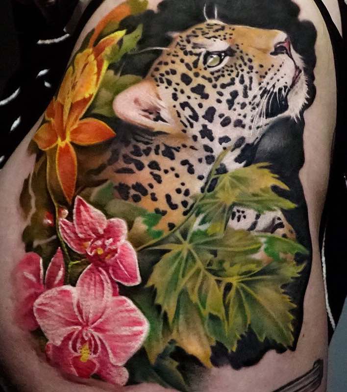 Un tatuaje de jaguar moderno e interesante Un tatuaje de jaguar moderno e interesante