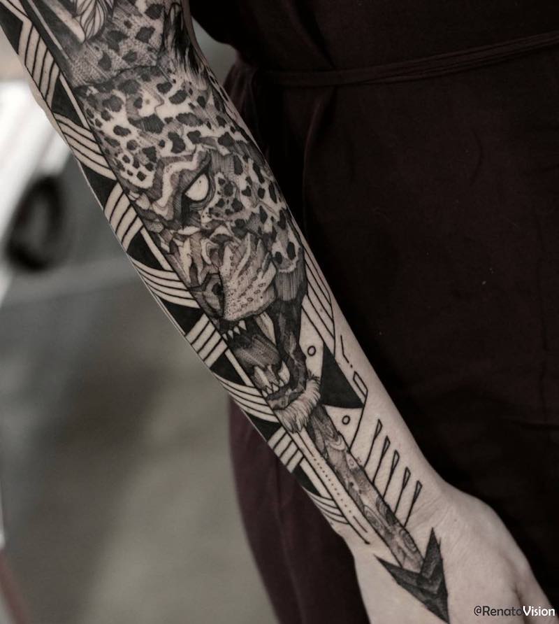 Un tatuaje de jaguar moderno Un tatuaje de jaguar moderno