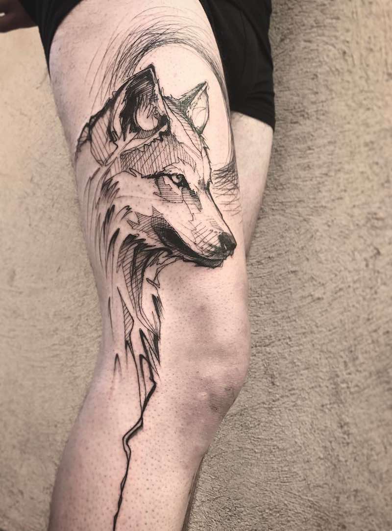 Un tatuaje de lobo actual Un tatuaje de lobo actual