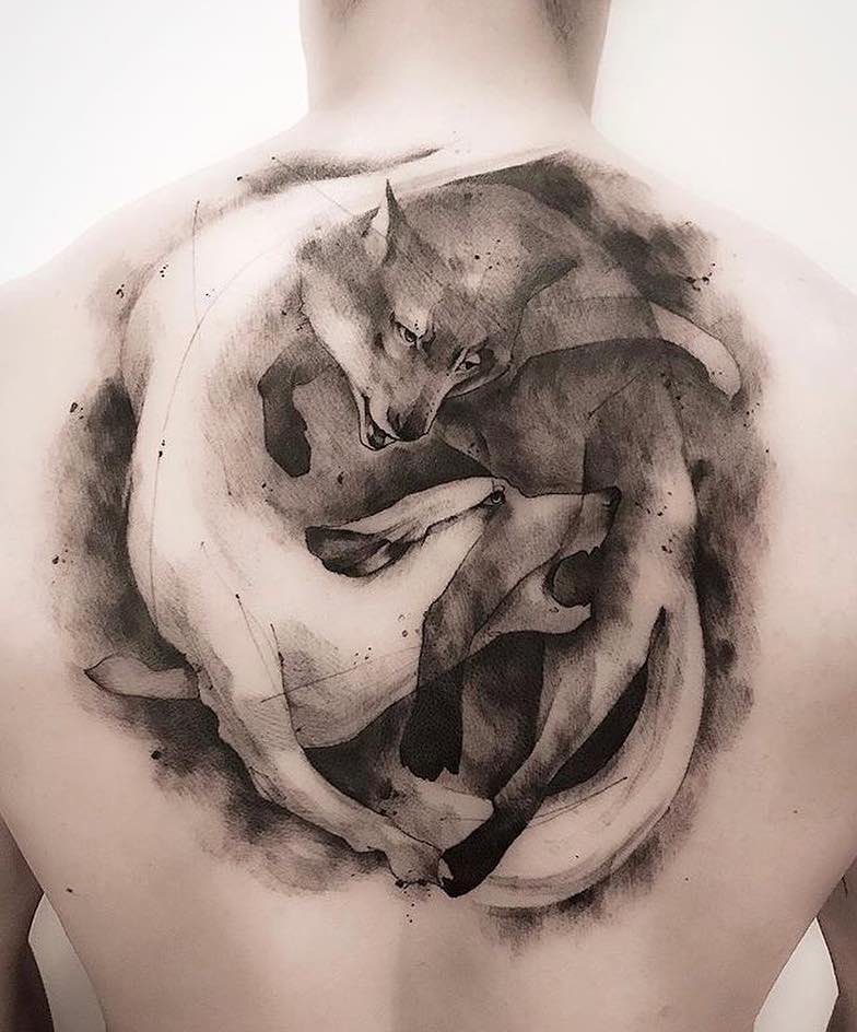 Un tatuaje de lobo bastante interesante Un tatuaje de lobo bastante interesante