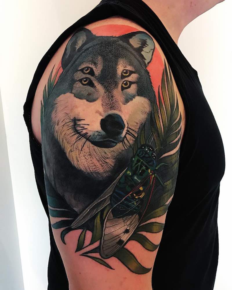 Un tatuaje de lobo actual Un tatuaje de lobo actual