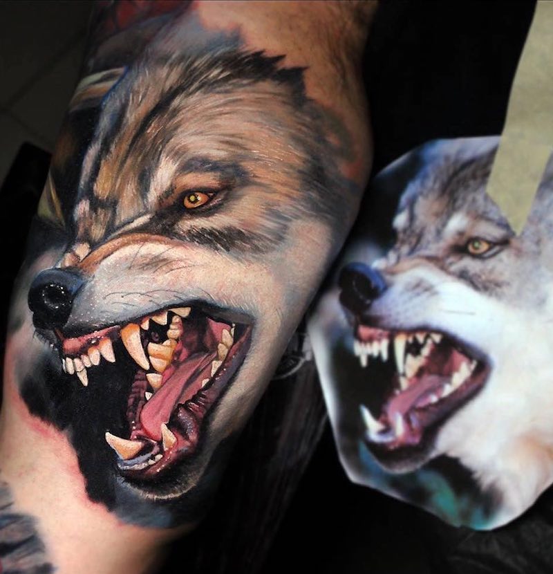 Un tatuaje de lobo moderno e interesante Un tatuaje de lobo moderno e interesante