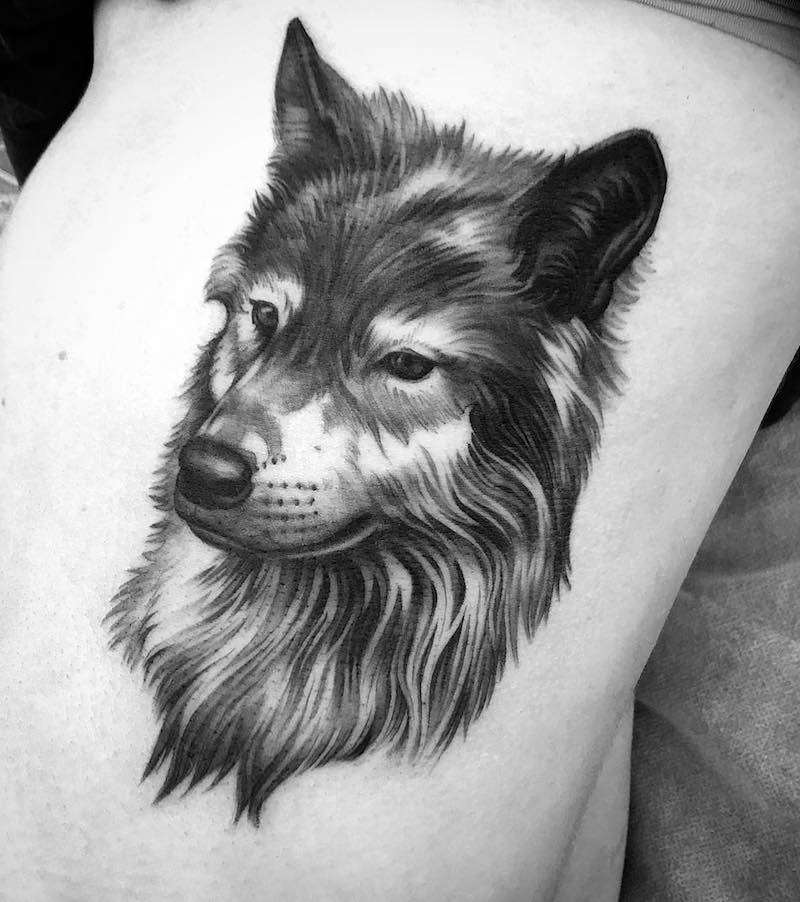 Fantástico tatuaje de lobo Fantástico tatuaje de lobo