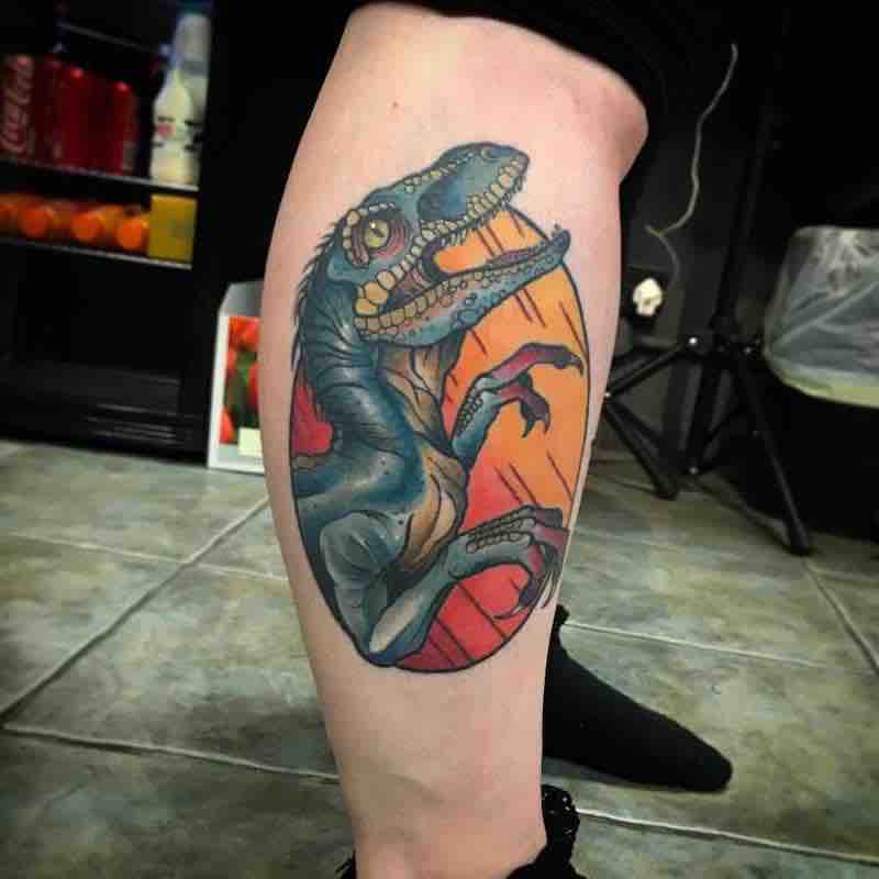 Fantástico tatuaje de dinosaurio Fantástico tatuaje de dinosaurio